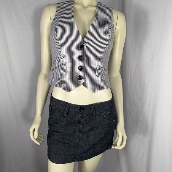 Vintage Y2K Black & White Striped Button-Down Vest – Tailored Fitted Waistcoat - Picture 3 of 12